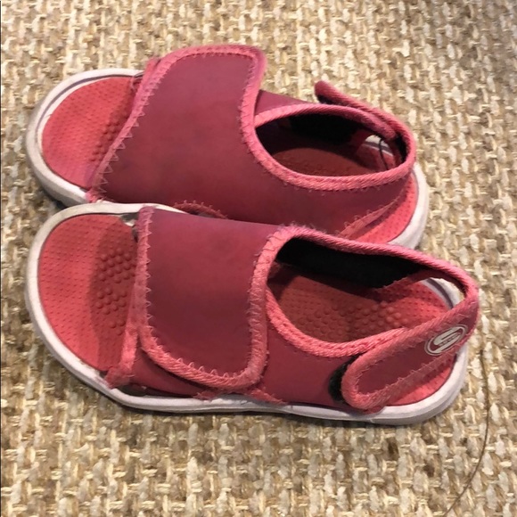 Seven pink water shoes - Picture 1 of 2